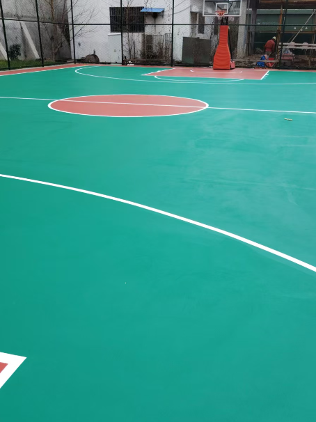 灵川 球场长期使用易出现地面开裂